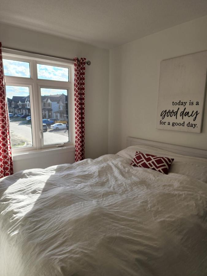 Place You Can Call Home !!! Near Ottawa Airport Εξωτερικό φωτογραφία